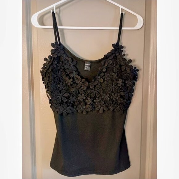 Black Ribbed Flower Lace Strappy Tank Top - Picture 1 of 5